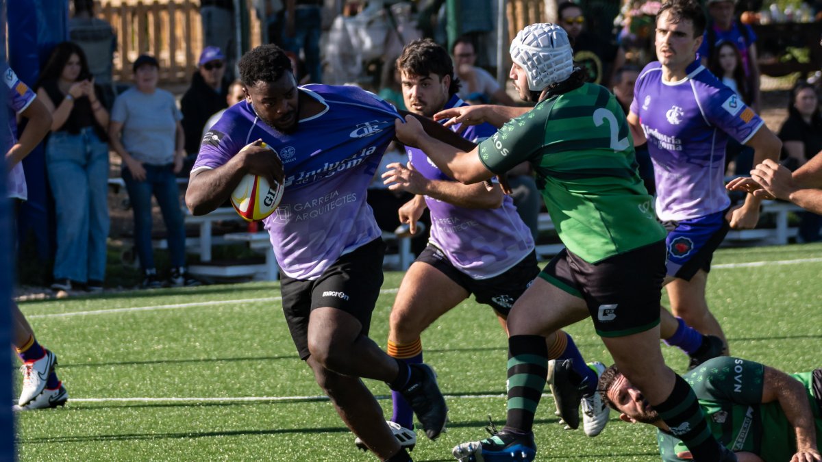 Els jugadors del Club Rugby Tarragona durant un partit de la fase prèvia.