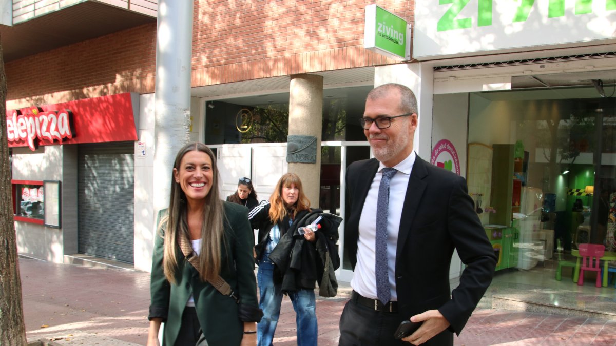 La portavoz de Junts per Catalunya en el Congreso, Miriam Nogueras, con el diputado por Tarragona, Josep Maria Cruset.