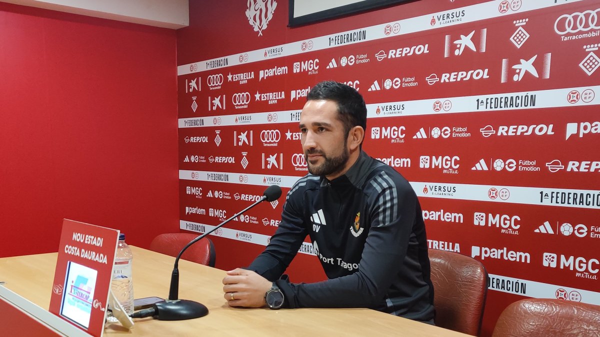 El tècnic del Nàstic, Dani Vidal en una roda de premsa.