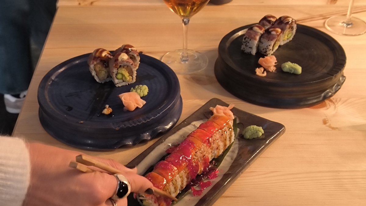 Un exemple dels plats que es poden provar a Sibuya Urban Sushi Bar, amb cotó de sucre desfet.
