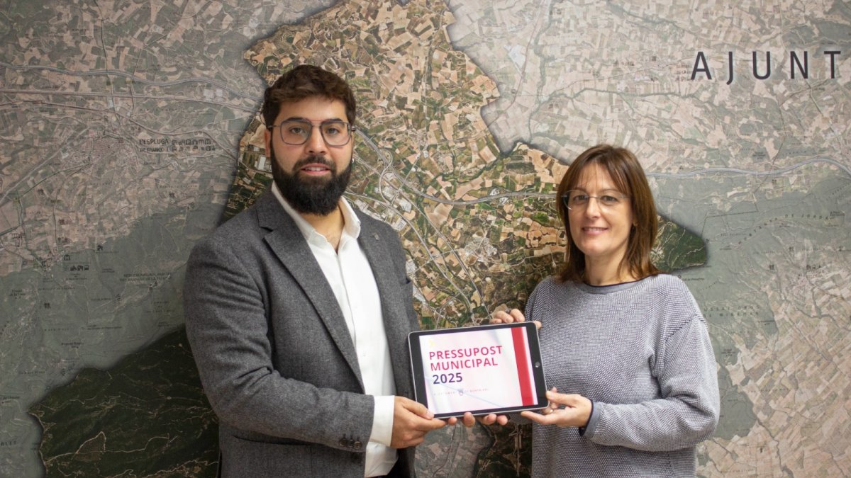 L'alcalde de Montblanc, Oriol Pallissó, i la regidora d'hisenda, Raquel Huguet.