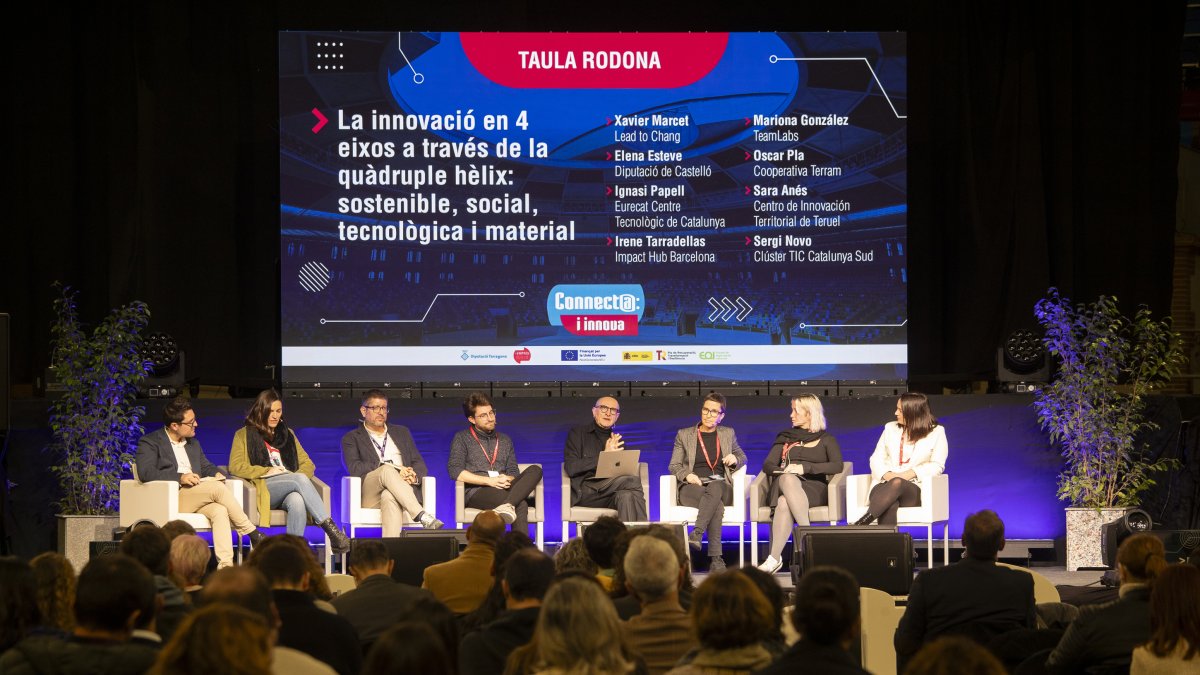 Taula rodona ‘La innovació en 4 eixos a través de la quàdruple hèlix’, celebrada ahir en el marc de la Jornada Connect@.