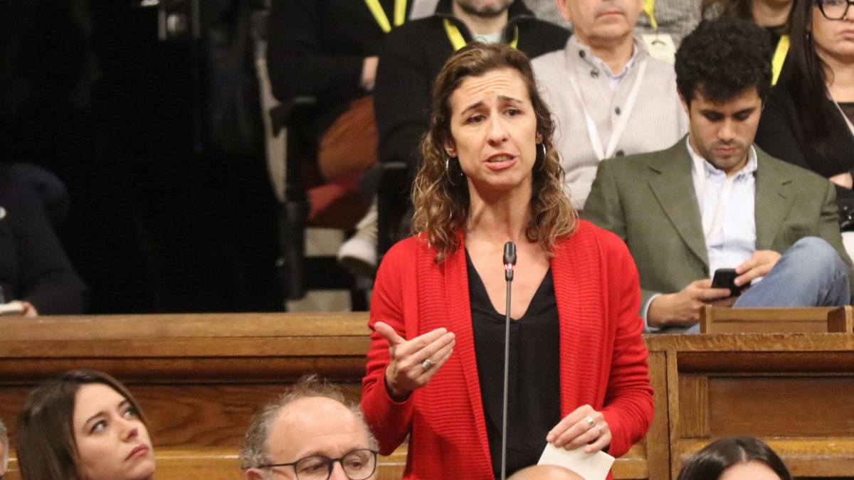 La presidenta del grupo de la CUP en el Parlament, Laia Estrada, este miércoles en la sesión de control.