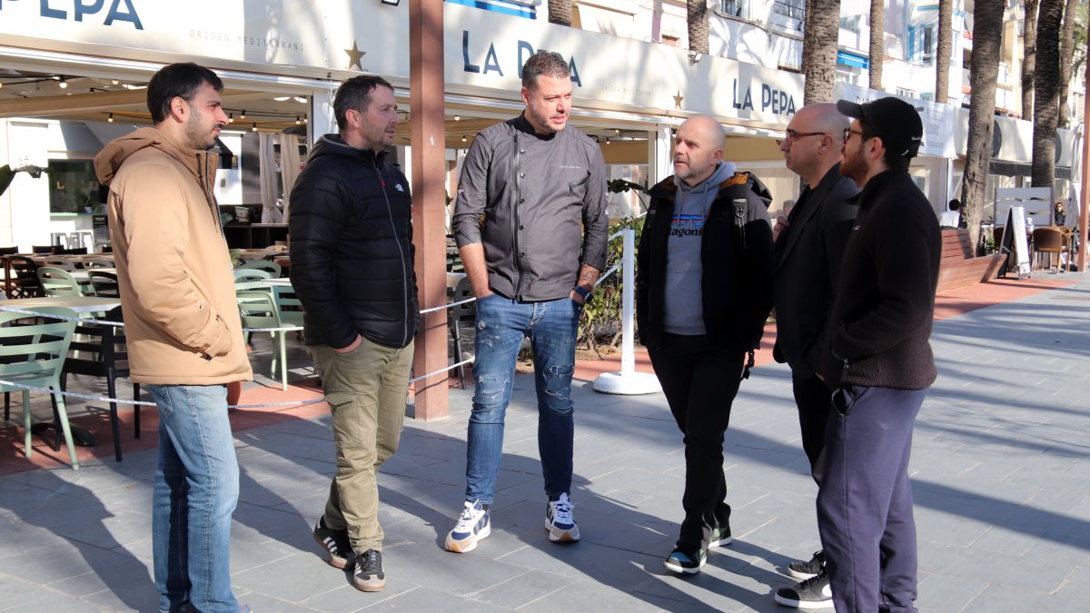 Restauradors del Garraf i el Baix Penedès, reunits per l'ACN per analitzar els efectes de la possible limitació de la pesca.