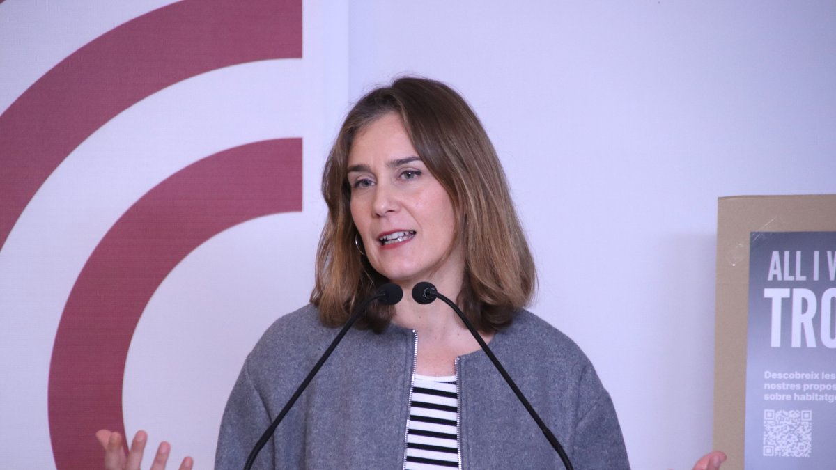 La presidenta del grup parlamentari dels Comuns, Jéssica Albiach, intervenint al Consell Nacional de la formació.