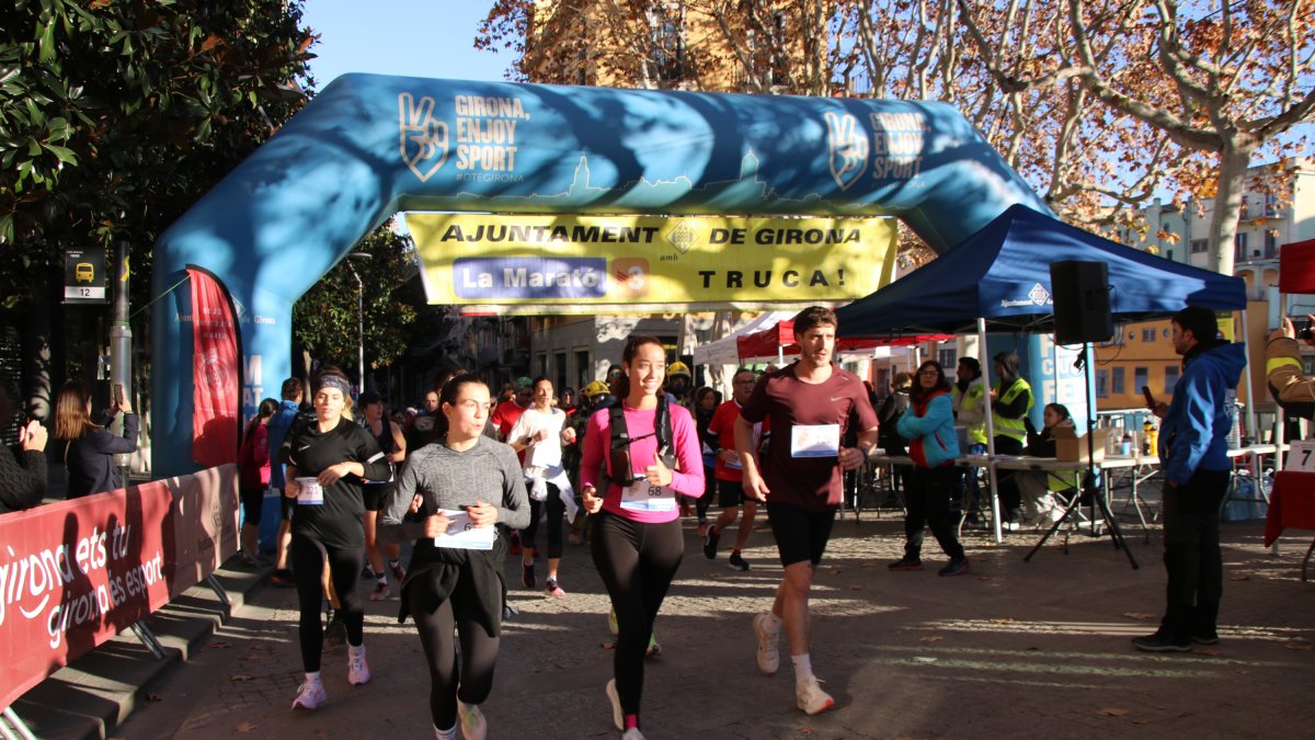 Participantes al 18.º Maratón para|por La Marató en Gerona