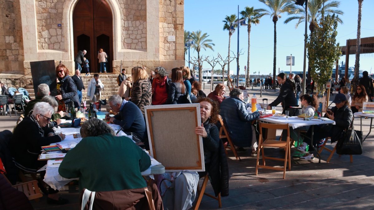 La mañana de actividades solidarias para La Marató de 3Cat ha incluido un encuentro de pintores en el barrio del Serrallo de Tarragona