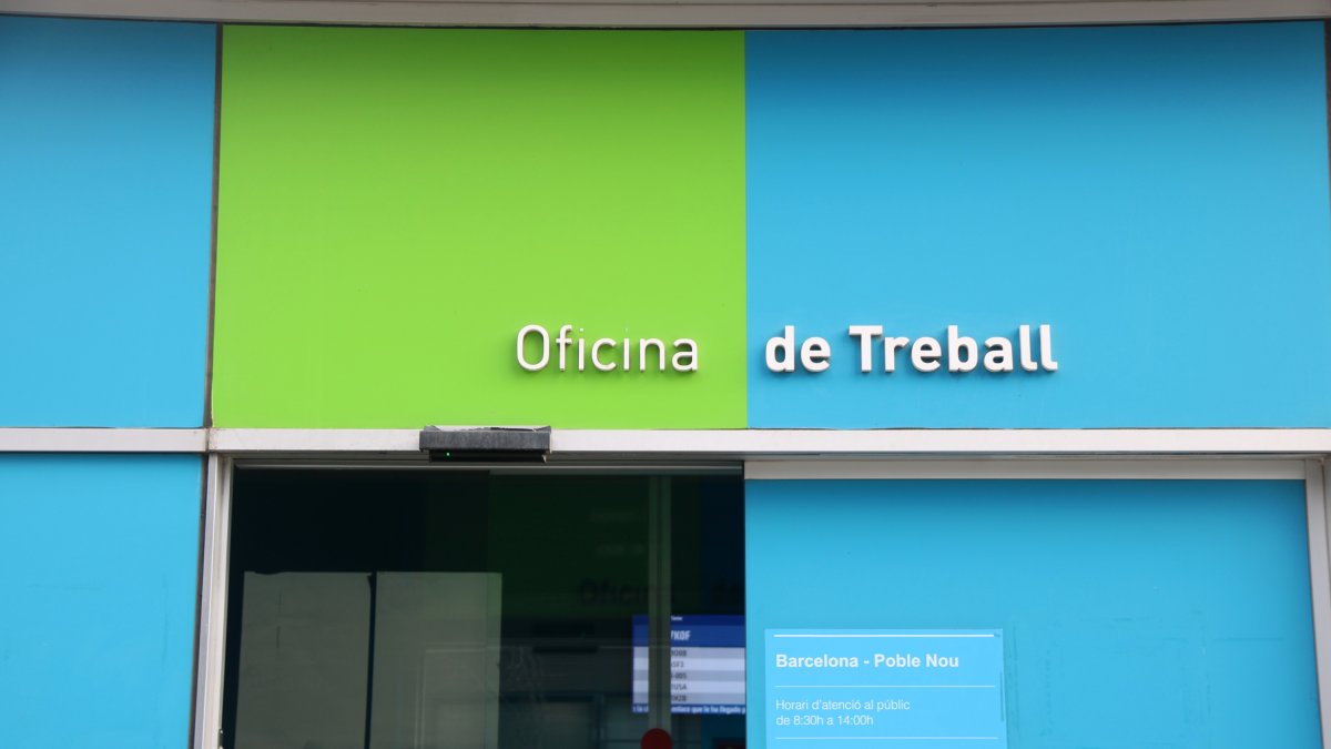 Fachada de una Oficina de Trabajo del Servicio de Ocupación de Cataluña (SOC)