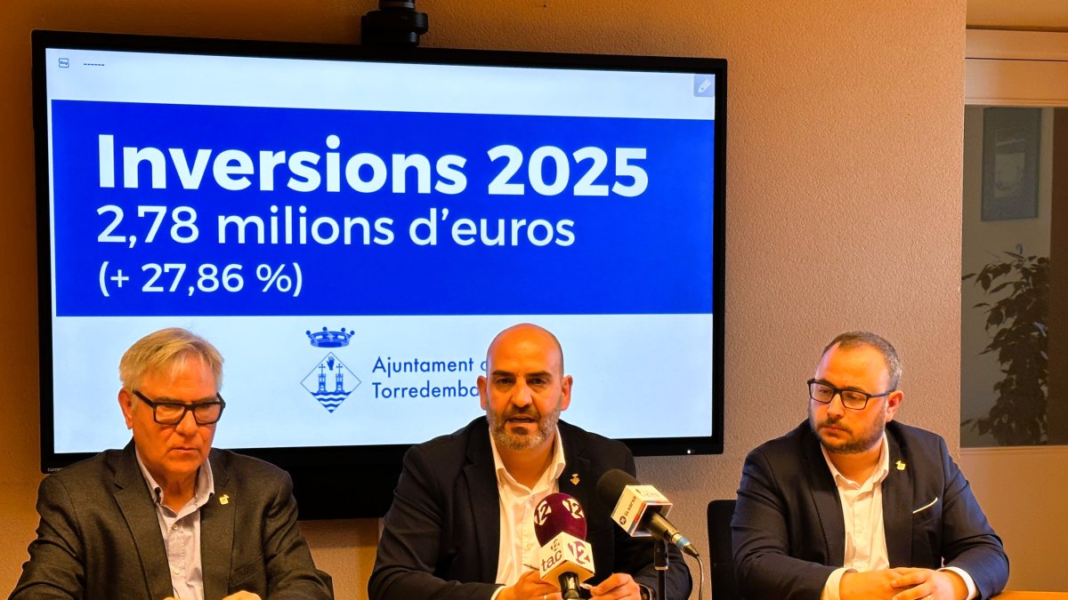 Representantes del Gobierno municipal presentando el presupuesto de 2025.