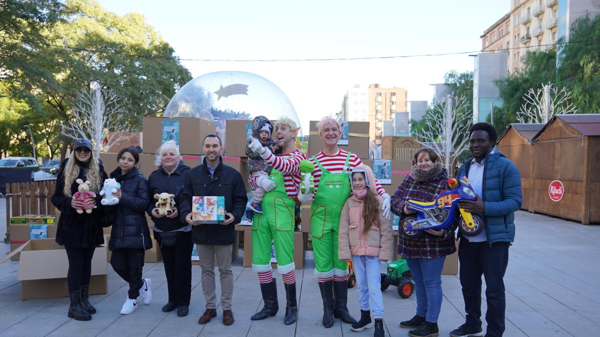 Momento de la entrega de los juguetes.