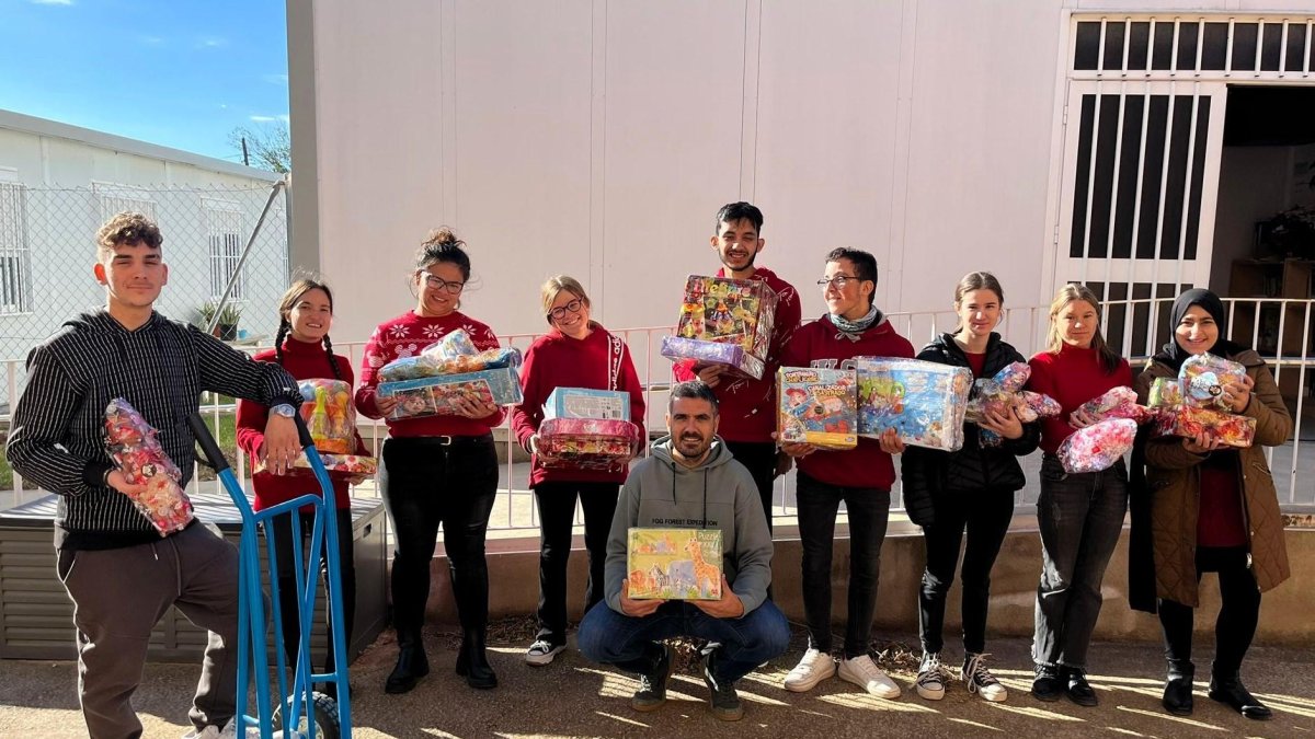 Donació solidària al Centre Social El Roser.