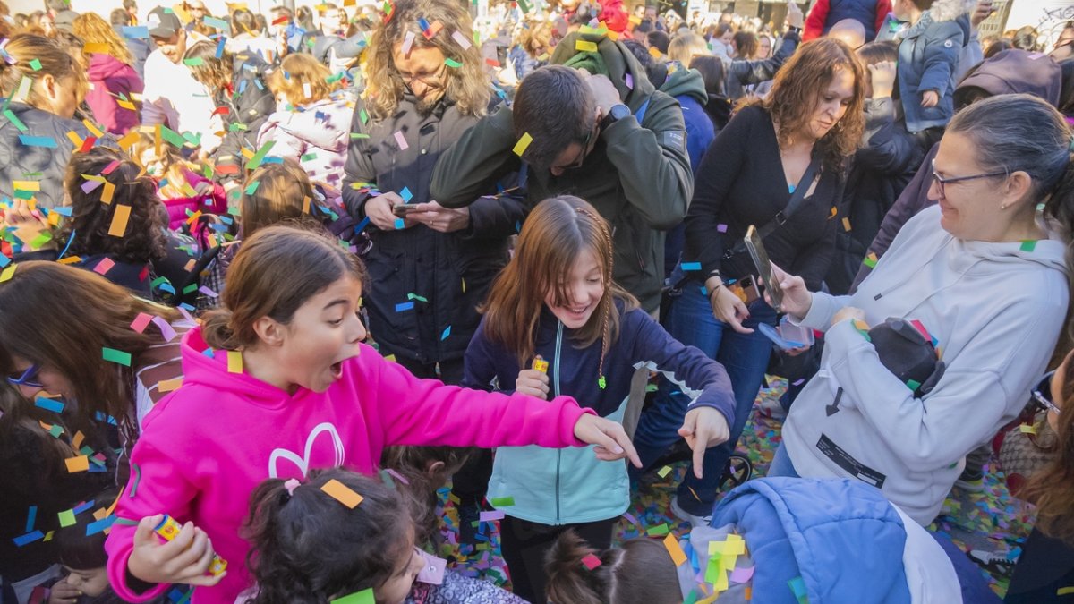 Imatge de la celebració de les campanades per als més petits de la casa a Corsini.
