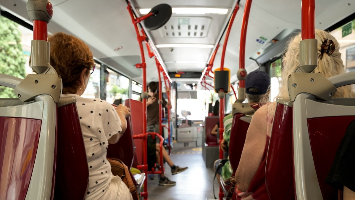 Interior d'un bus de l'EMT.