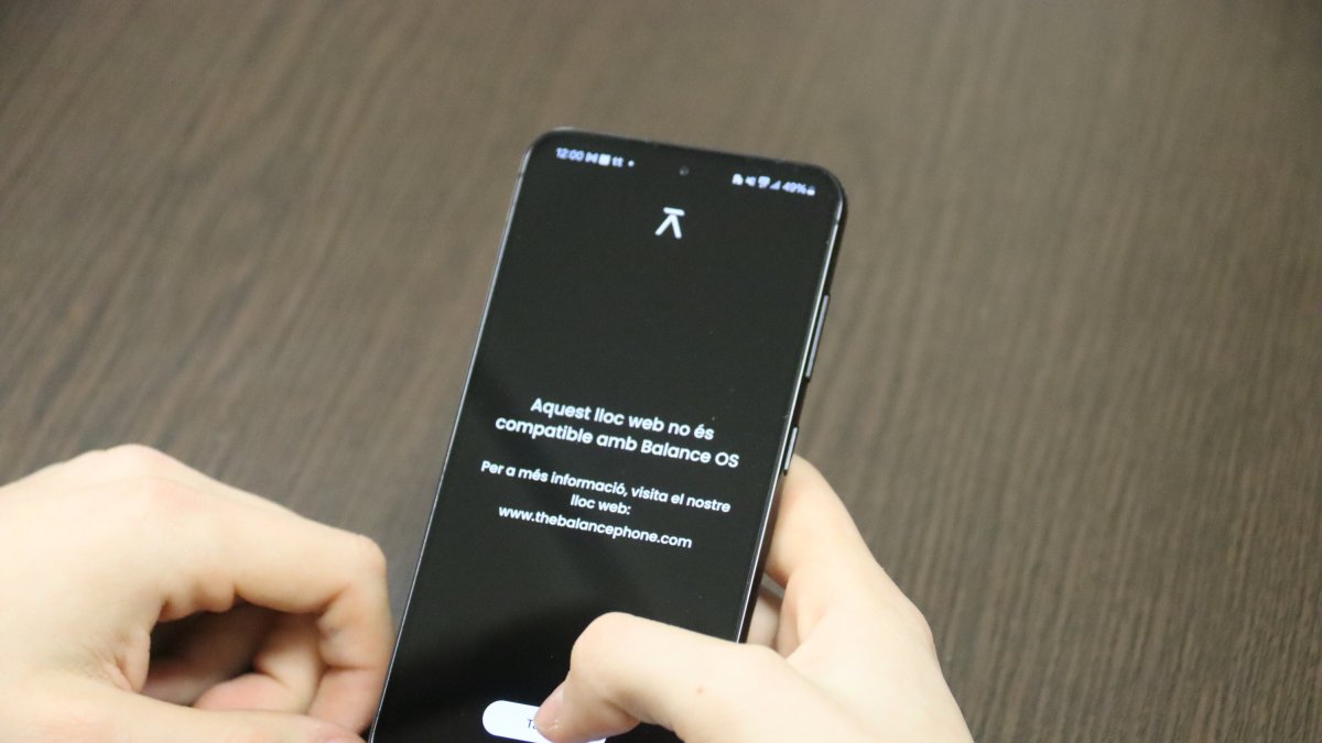 Un Balance Phone muestra el mensaje de bloqueo en el acceso a Instagram