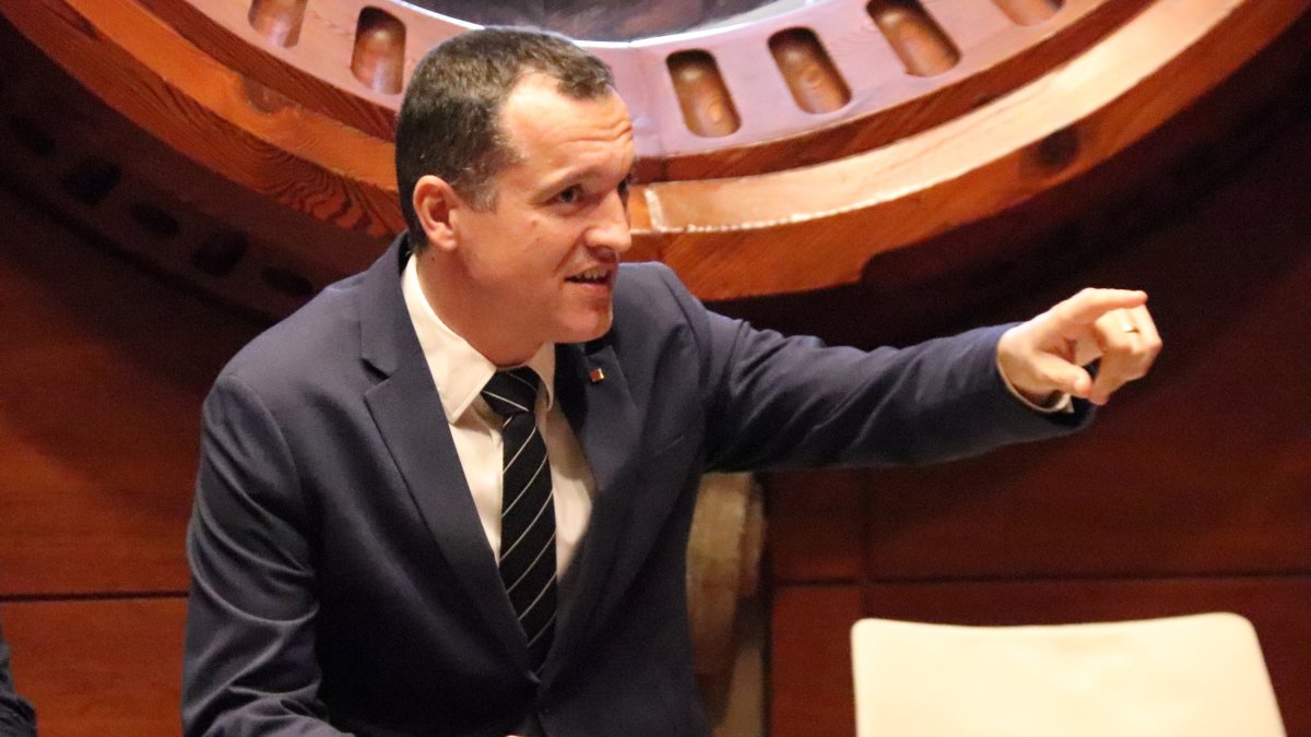 El conseller d'Agricultura, Ramaderia, Pesca i Alimentació, Òscar Ordeig, es reuneix amb els grups parlamentaris per abordar l'acord europeu sobre pesca.