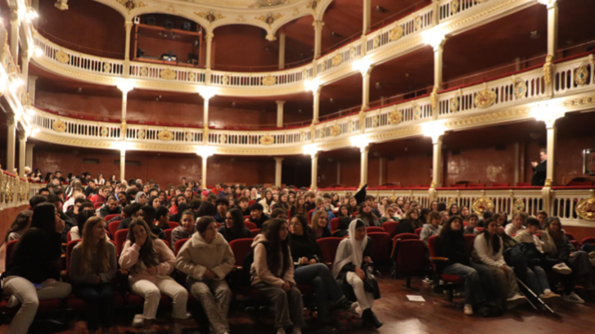 Fotografía de la presentación del proyecto 'Tots Dansen' 2024-2025.