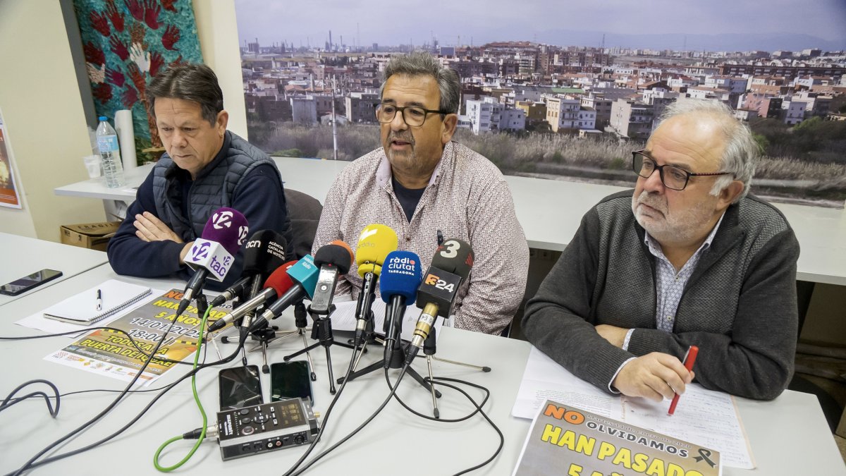 Pedro Carmona (CCOO), José Martín Carrasco (FAVT) y Joan Llort (UGT) convocaron ayer la concentración del próximo martes.