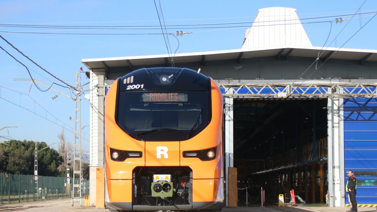 Visió frontal d'un dels nous trens de Rodalies que entraran en circulació el 2026.
