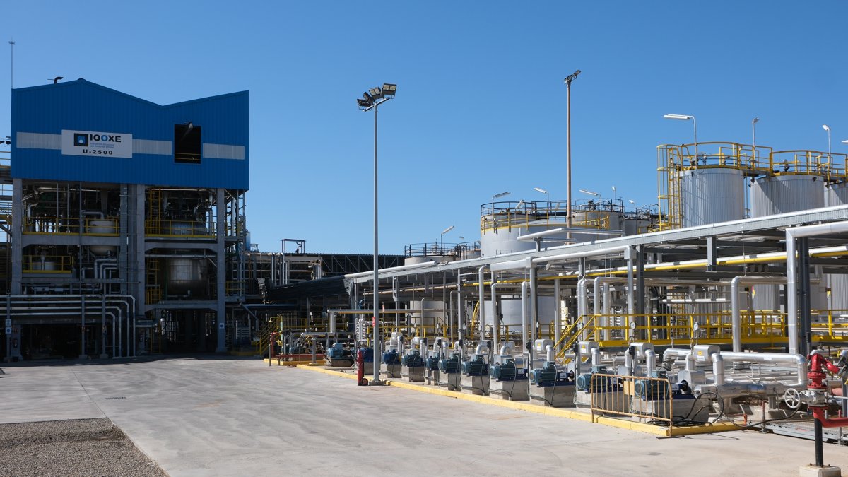 IQOXE ha invertido 40 millones de euros en la reconstrucción de las instalaciones durante los últimos cinco años, después de la explosión del 2020.