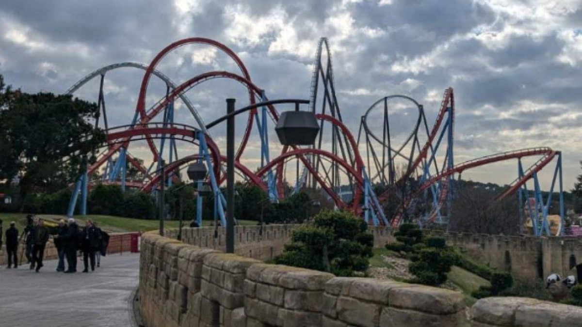 El Dragon Khan, atracción emblema de PortAventura, recuperará su color original.