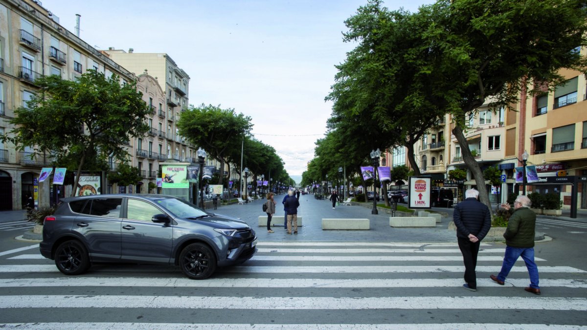 S’ha de realitzar una reunió entre l’Ajuntament, el veïnat i el teixit comercial i hostaler de la zona per tal de prendre una decisió