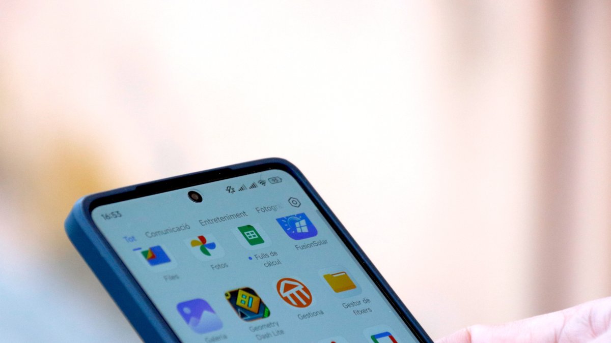 Plano detalle de un teléfono móvil.
