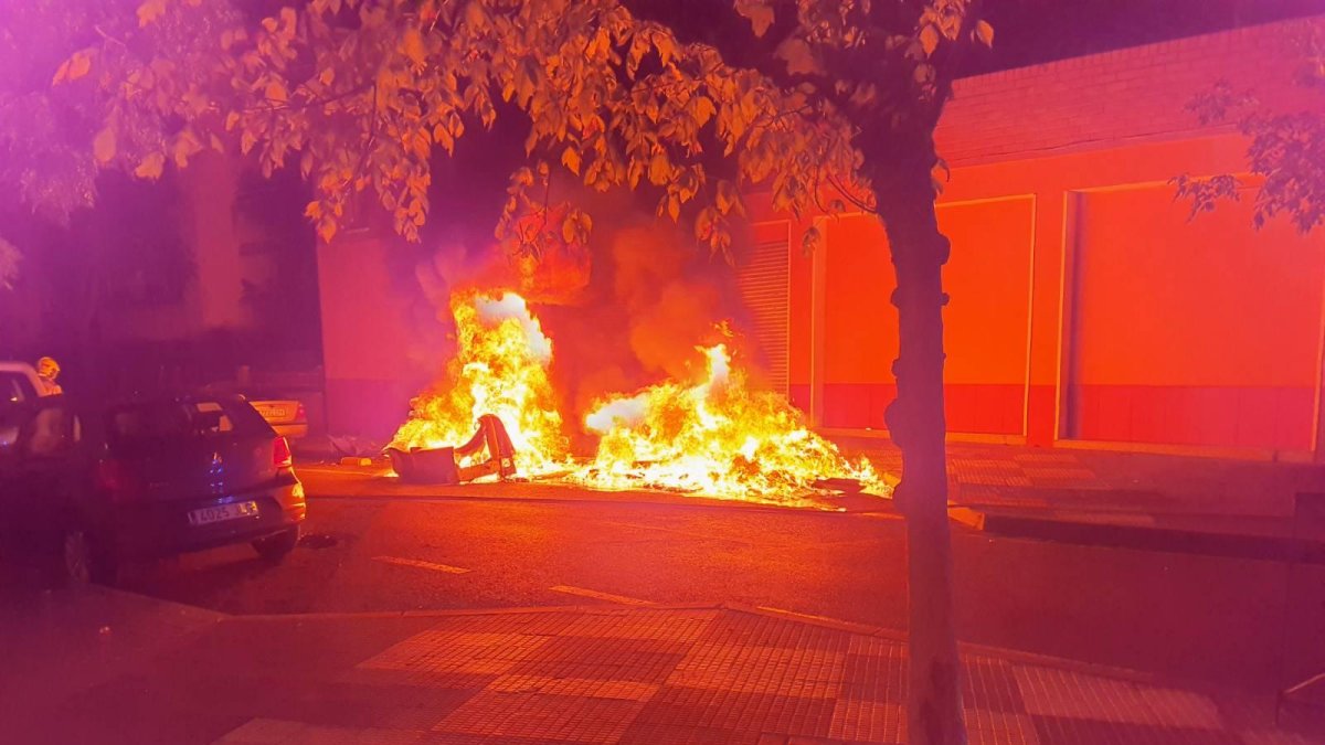 Imagen de archivo de un incendio de contenedores en Reus.