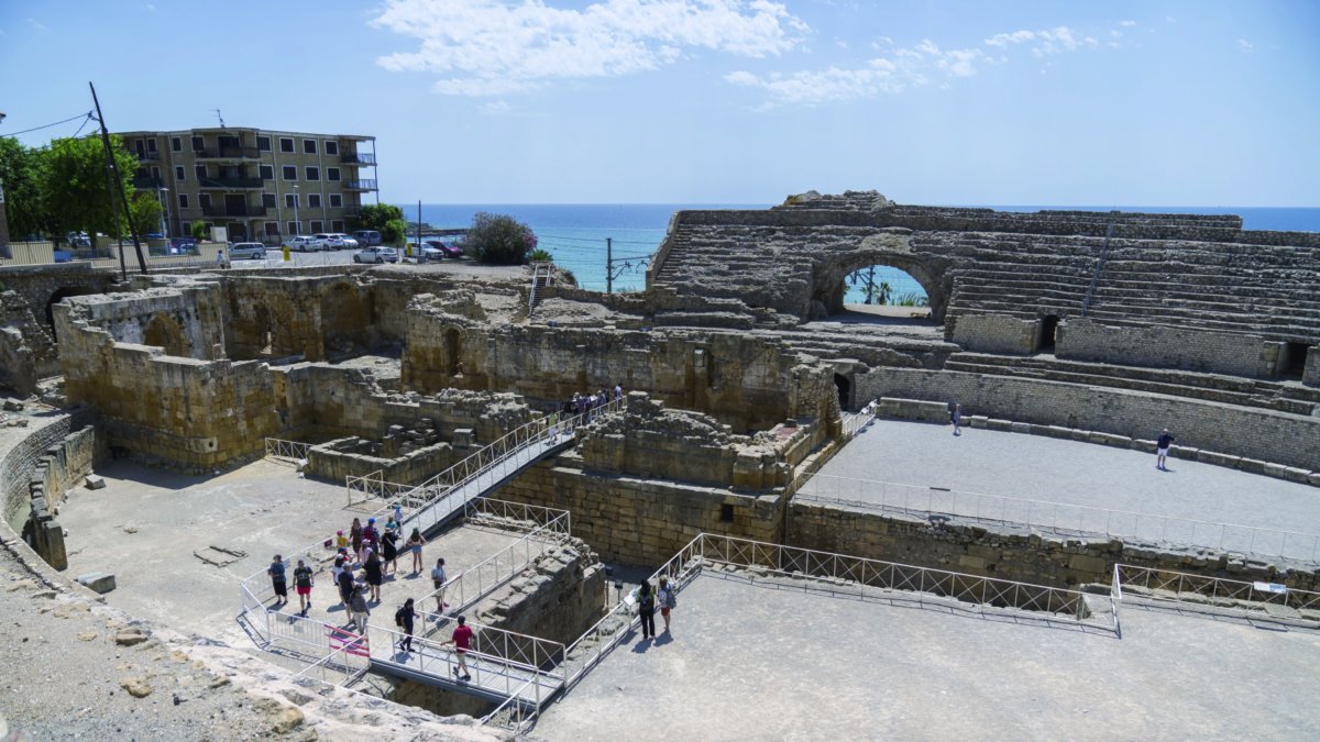 El Anfiteatro de Tarragona tiene menos capacidad que los otros grandes recintos similares europeos y acoge menos acontecimientos por los problemas en las gradas.