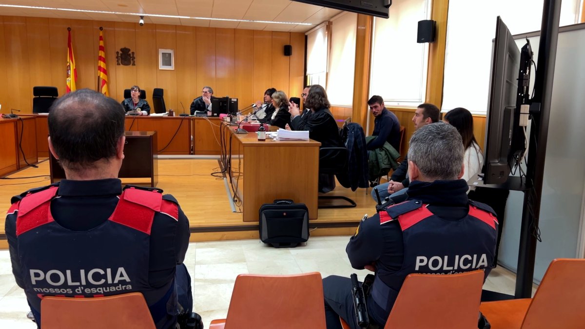 Los dos acusados de un delito de asesinato con alevosía por matar a un hombre en Reus en 2023.