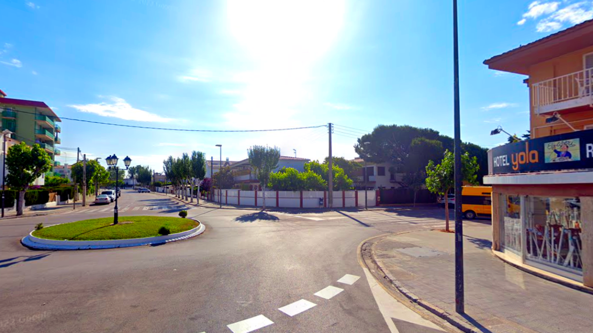 Cruïlla de Via Augusta amb Camí del Prat.