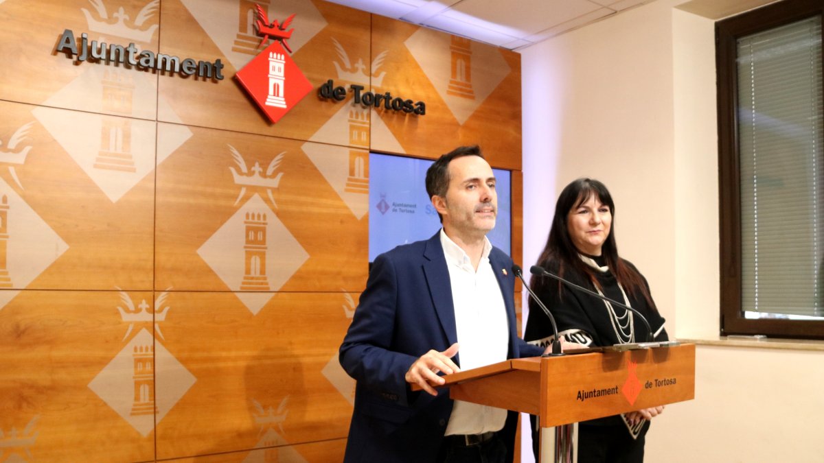 L'alcalde de Tortosa, Jordi Jordan, i la regidora de Salut, Sonia Rupèrez.