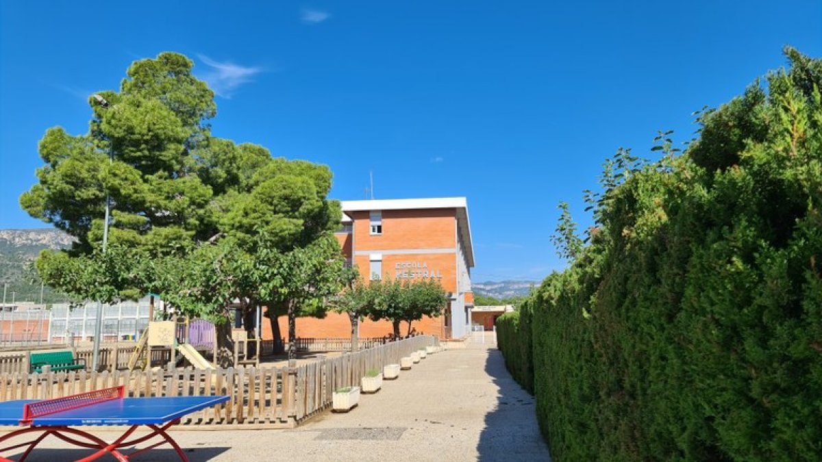 Imatge de l'Escola Mestral de l'Hospitalet de l'Infant.