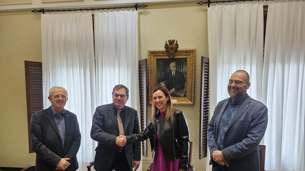 Signatura del conveni entre l'Ajuntament de Reus i la Federació Catalana de Patinatge per a l'organització del Campionat de Catalunya d’Hoquei Base.