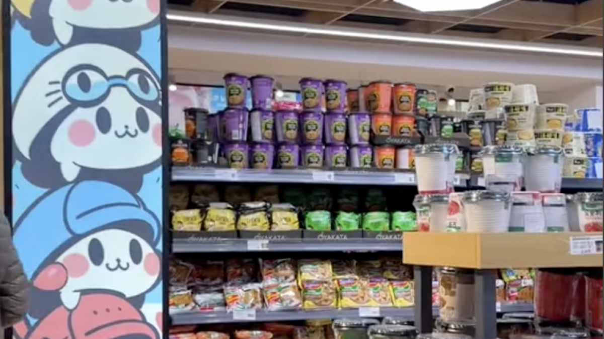 Algunos de los fideos instantáneos que ofrece la tienda