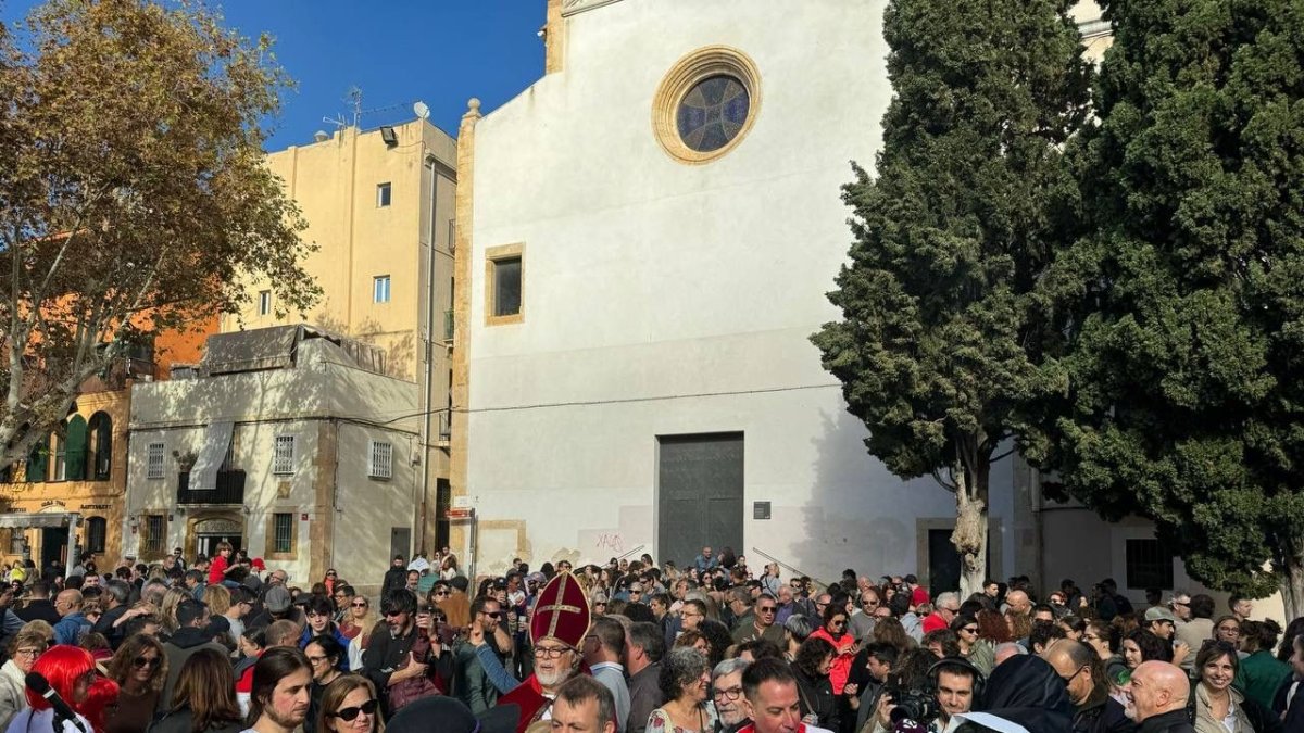 Humor, crítica y tradición se dan cita en una celebración carnavalesca única.