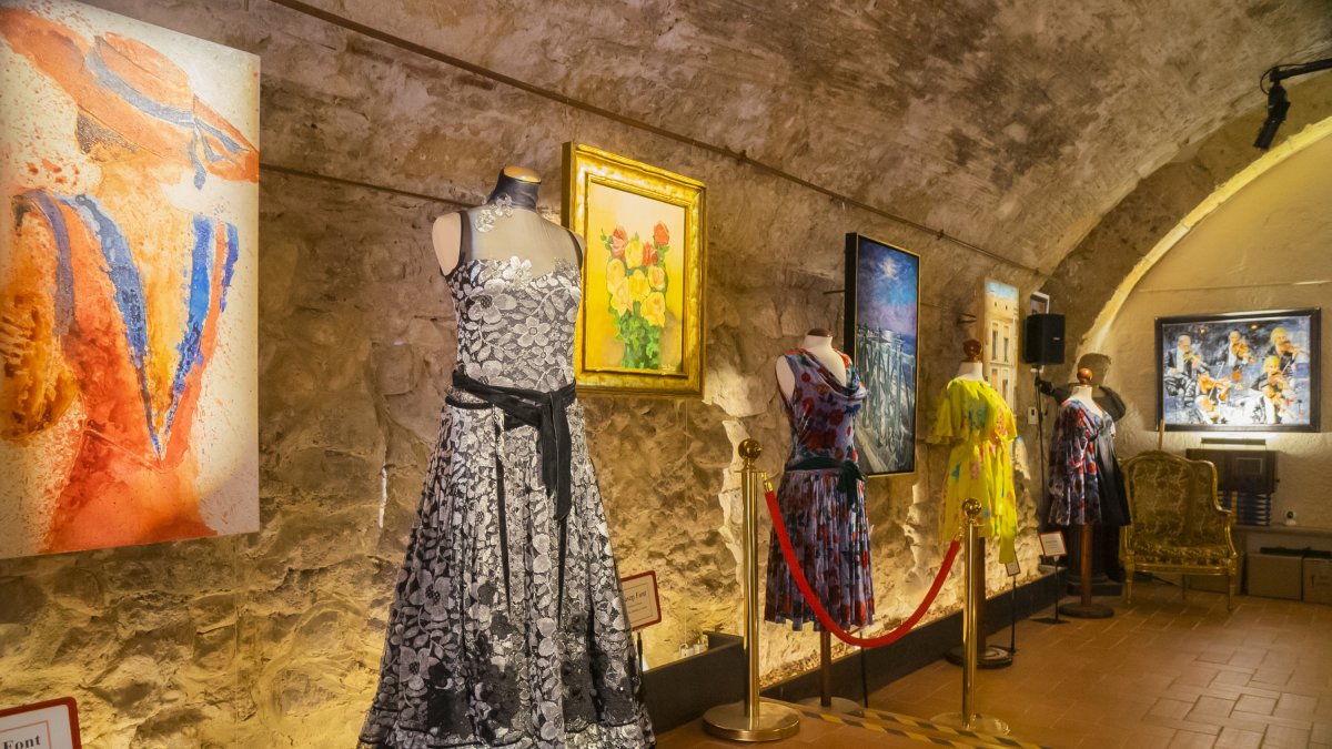 L’exposició de vestits de Josep Font a la Galeria La Catedral.