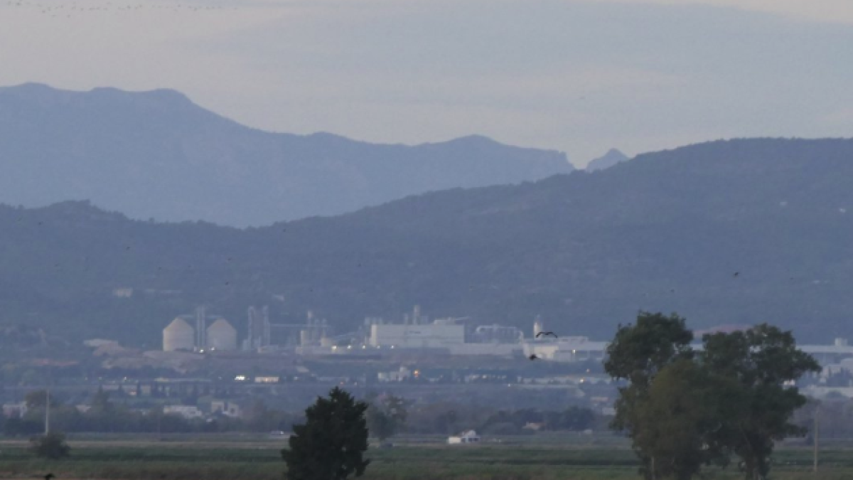 L'entitat assegura que el polígon s'ubicarà en una zona «d'alt valor ambiental, ecològic i paisatgístic».