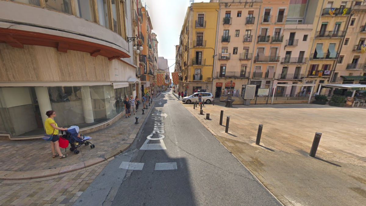 Los hechos se han producido en la calle del Portalet, a la altura de la plaça de la Font.