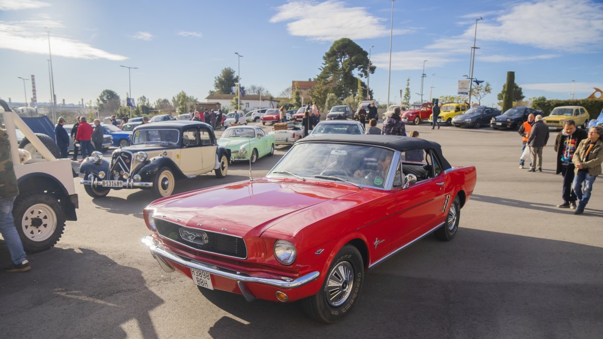 Un dels cotxes clàssics que va participar a la concentració de la Pobla de Mafumet.