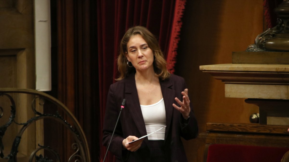 La presidenta del grupo de los Comunes, Jéssica Albiach, en el pleno del Parlament.