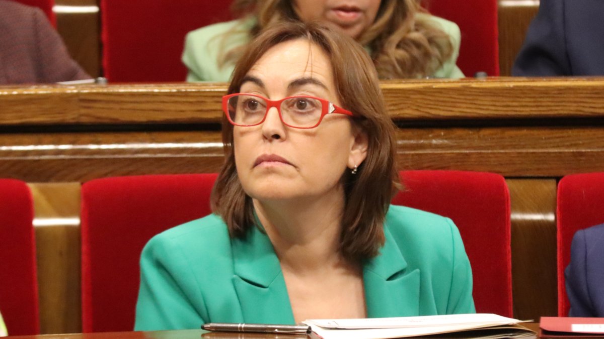 La consellera Sílvia Paneque durante la sesión de control en el Parlament