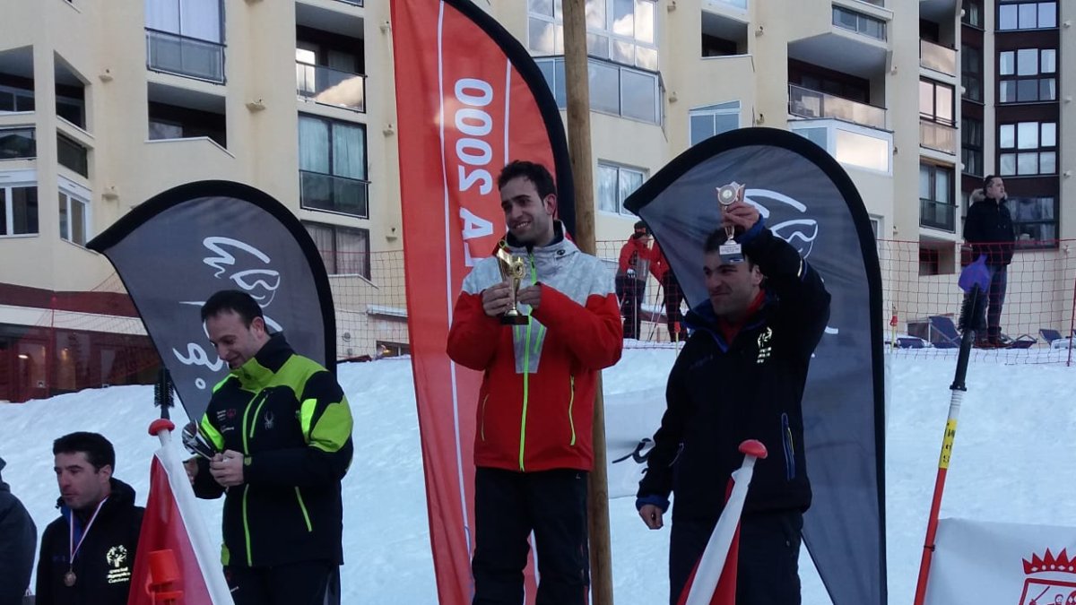 Albert Ambel en una imagen de archivo en el centro del podio.