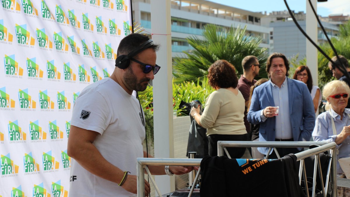 La velada estará amenizada por el DJ Carles Pérez.