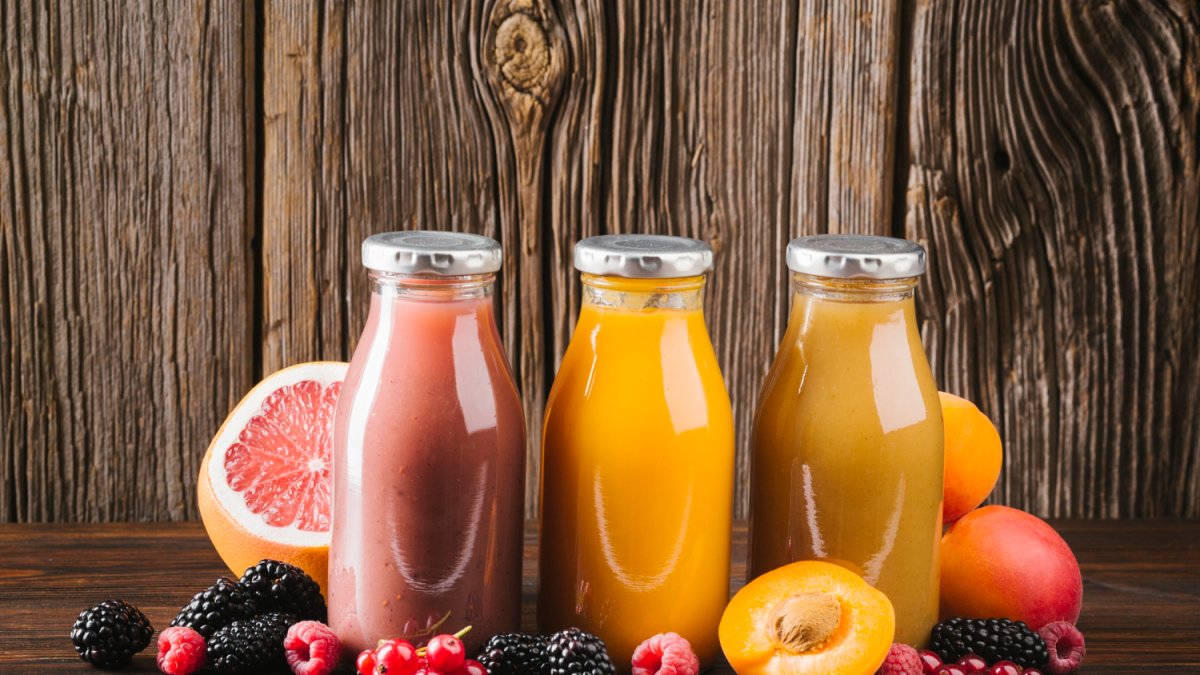 Imatge de diferents sucs de fruites.