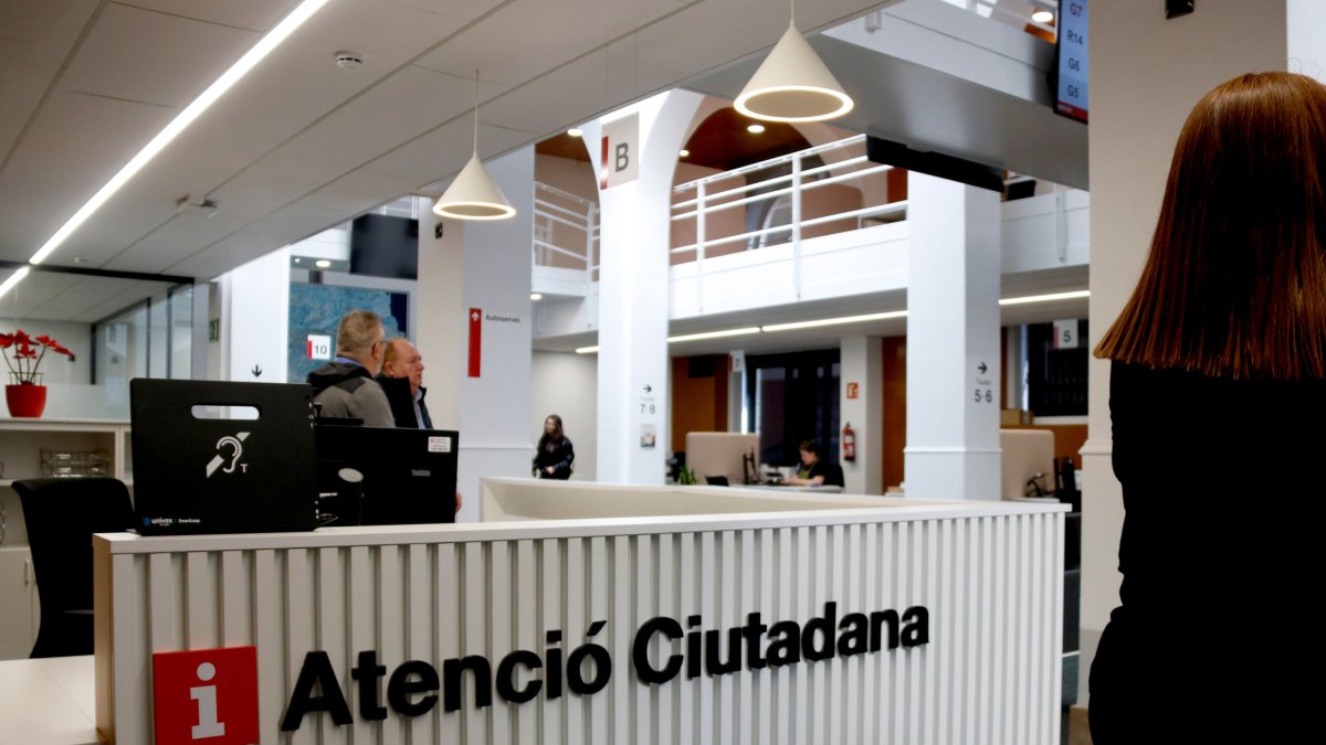 Taulell d'atenció de l'OAC de Tarragona.