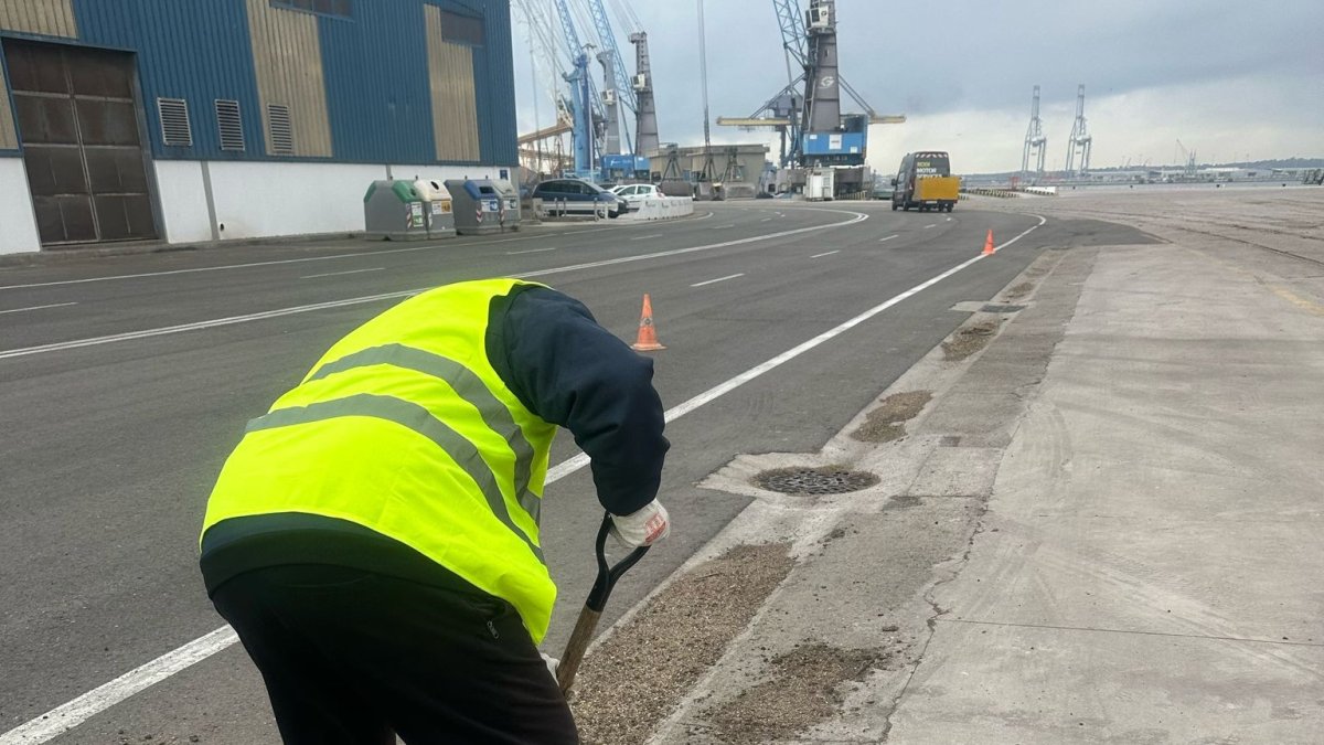 La mayoría de sentenciados realizan tareas de mantenimiento y limpieza en el Port.
