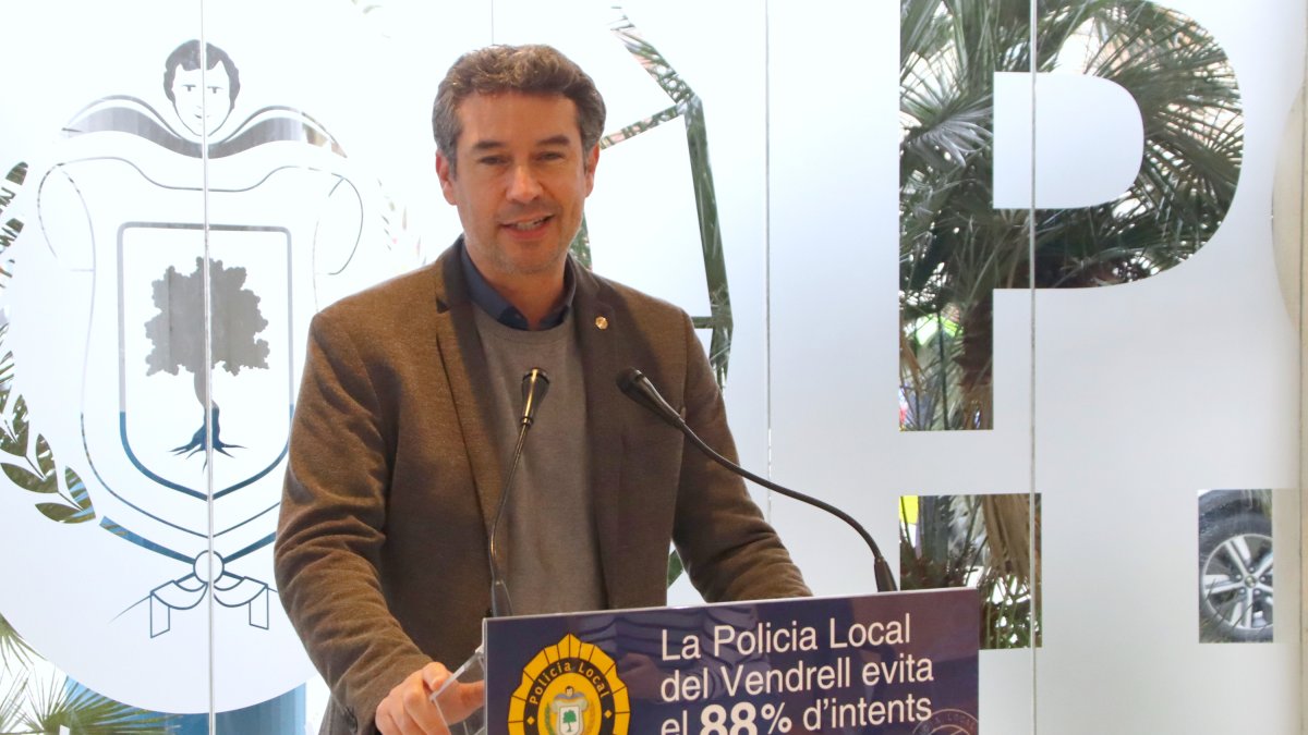El alcalde del Vendrell, Kenneth Martínez, durante la rueda de prensa de este jueves.