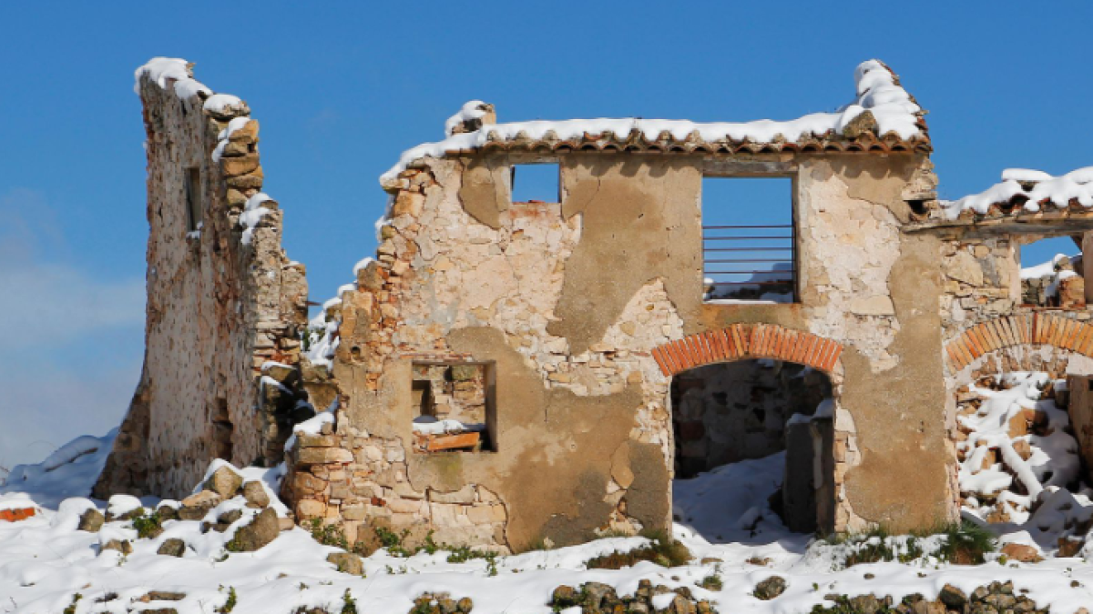 Imatge d’una de les cases abandonades a Gallicant.