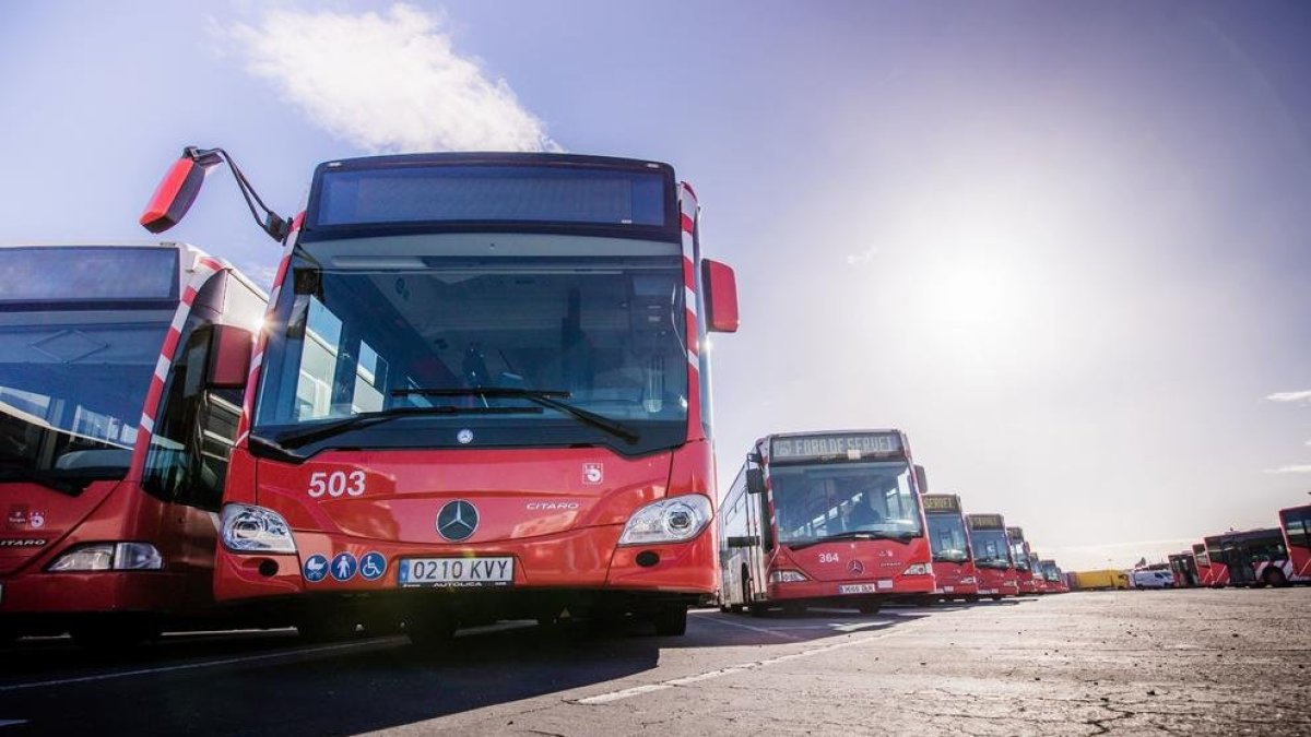 El Ayuntamiento tiene previsto licitar este año la compra de 10 buses híbridos para seguir renovando la flota de la Empresa Municipal de Transportes
