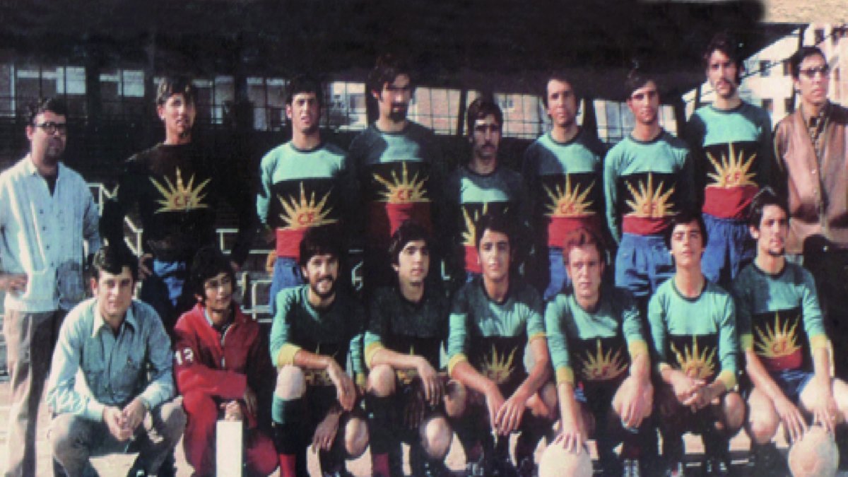 La plantilla del CF Biafra el año 1970 en el campo del Reus Deportiu.
